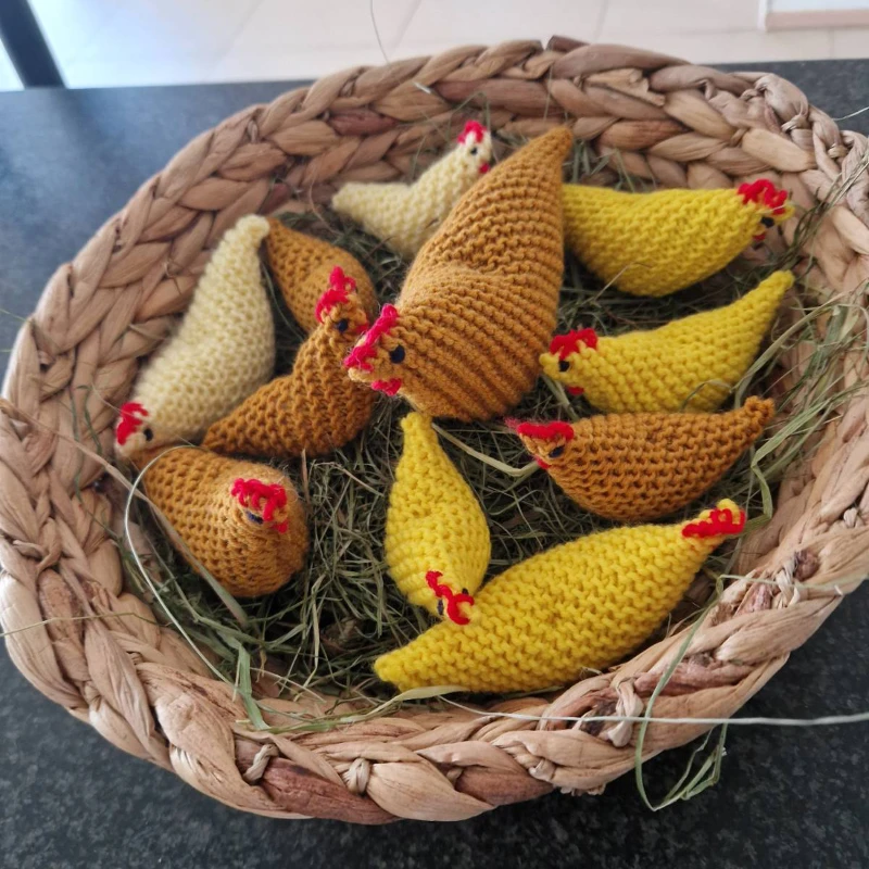 Osterfest mit gehäkelten HÜhnern